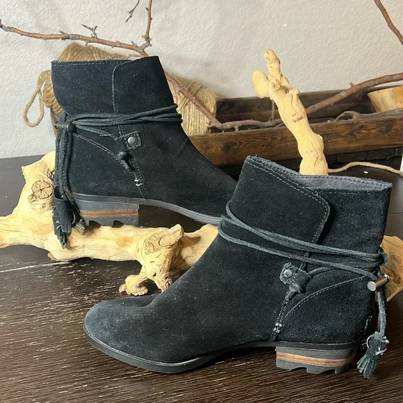 Sorel Farah short, black, suede ankle boot size 9 - Picture 2 of 10